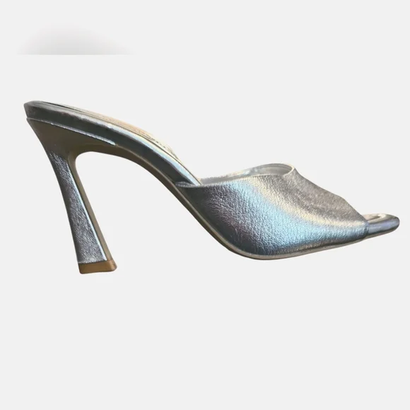 Vince Camuto - NWOT Silver Sculptural Heels - Picture 3 of 6